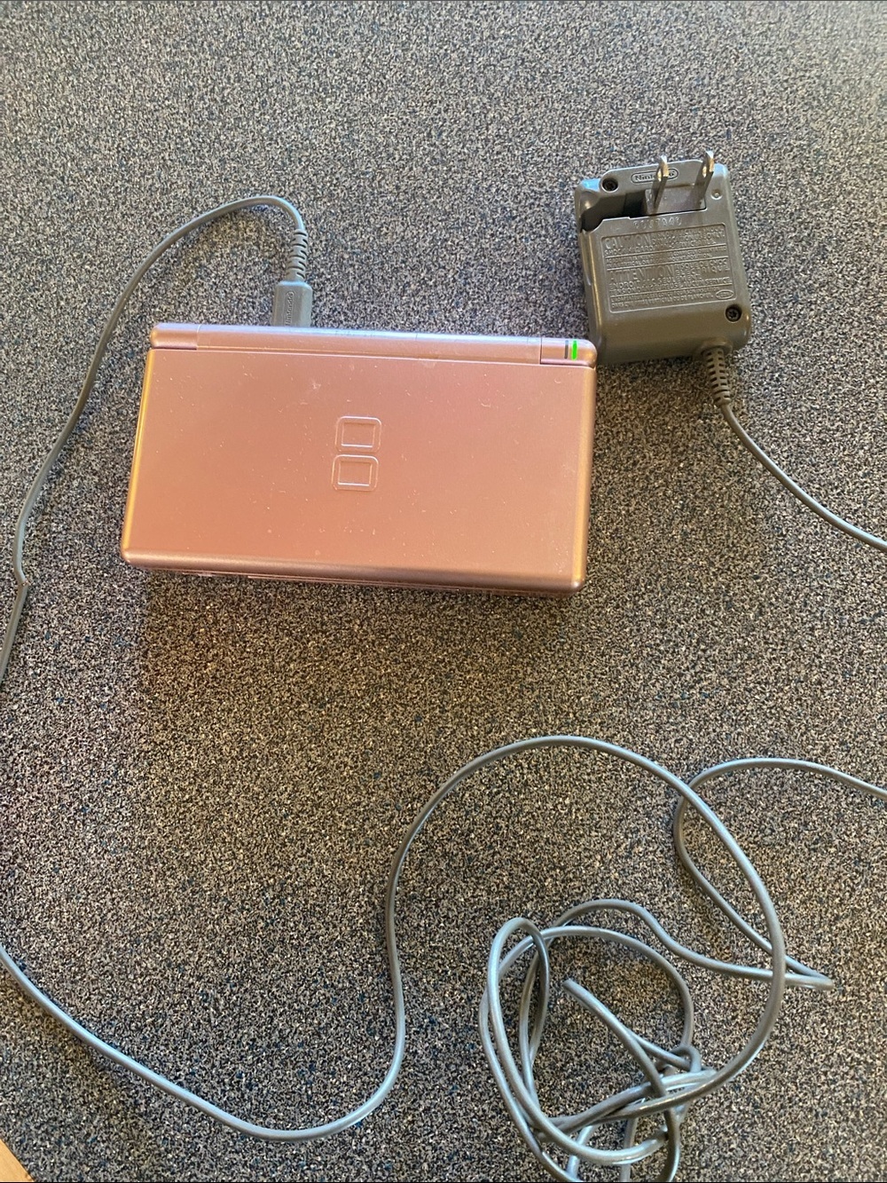 Nintendo DS Lite Handheld Console - Rose Gold With One Game Stylus And Charger - Picture 3 of 4